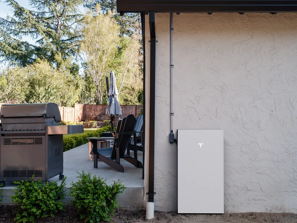 Système Tesla Powerwall 3 installé clé en main par Raycom